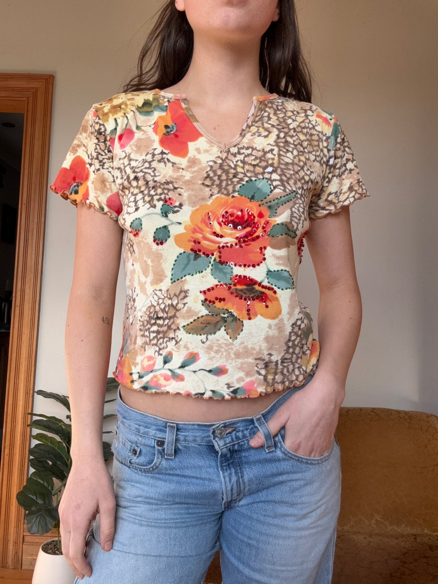 Beige and Orange Rose Patterned Vintage Tee┃Size L